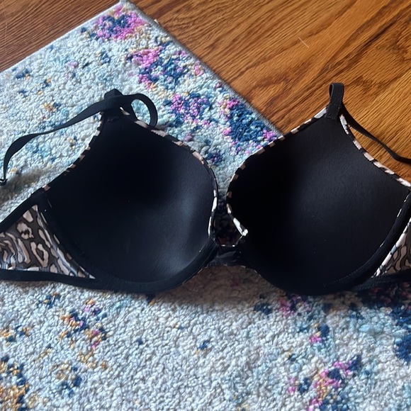 Victoria’s Secret Push-Up Bra - Picture 3 of 6